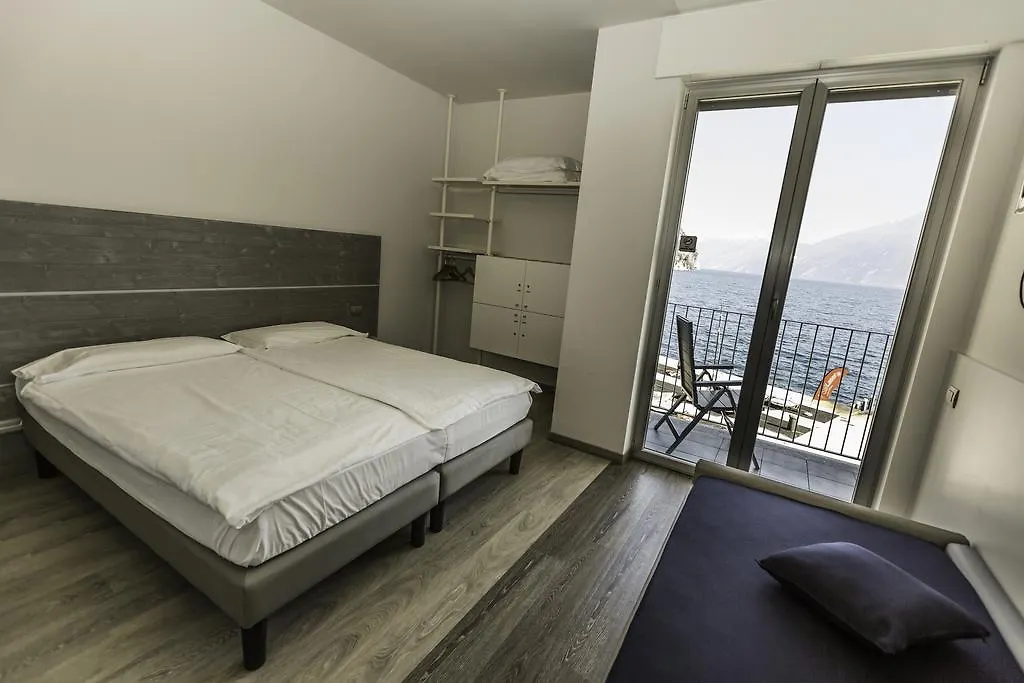 Campione Univela Rooms & Beds - Private Beach Tremosine Hostel