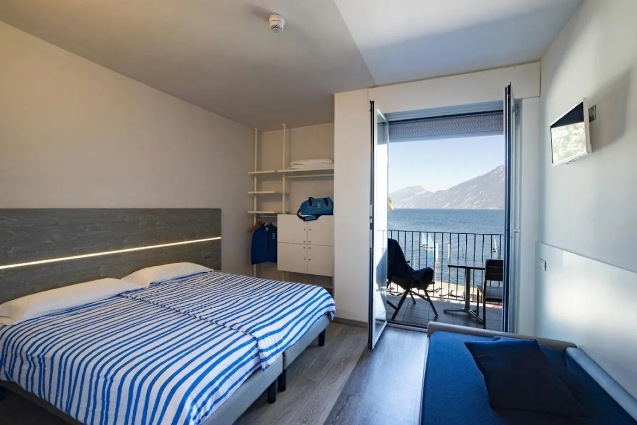 Campione Univela Rooms & Beds - Private Beach Хостел Tremosine