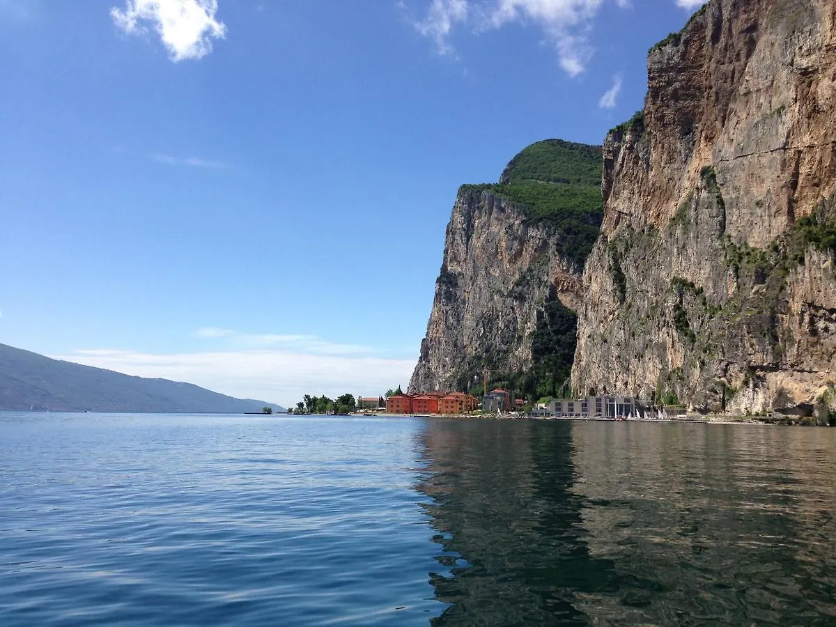 Campione Univela Rooms & Beds - Private Beach 0*, Tremosine Италия