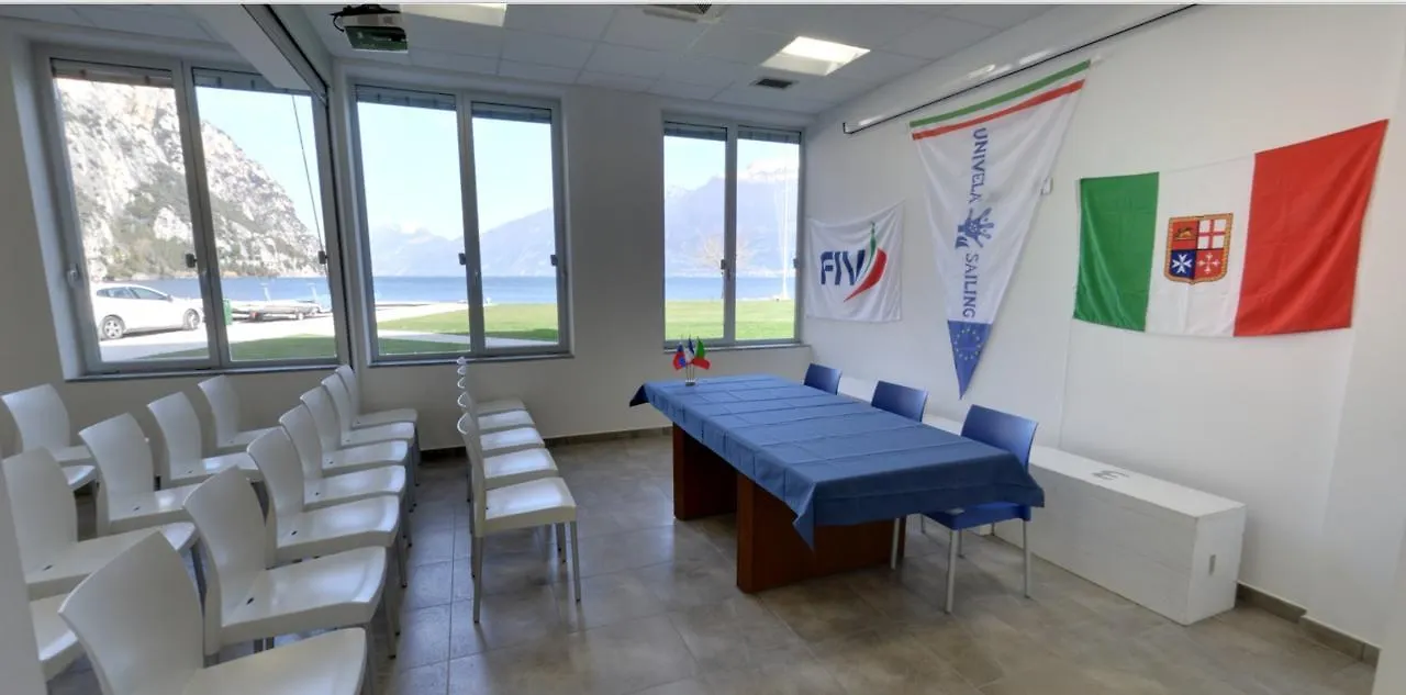 Campione Univela Rooms & Beds - Private Beach Хостел Tremosine