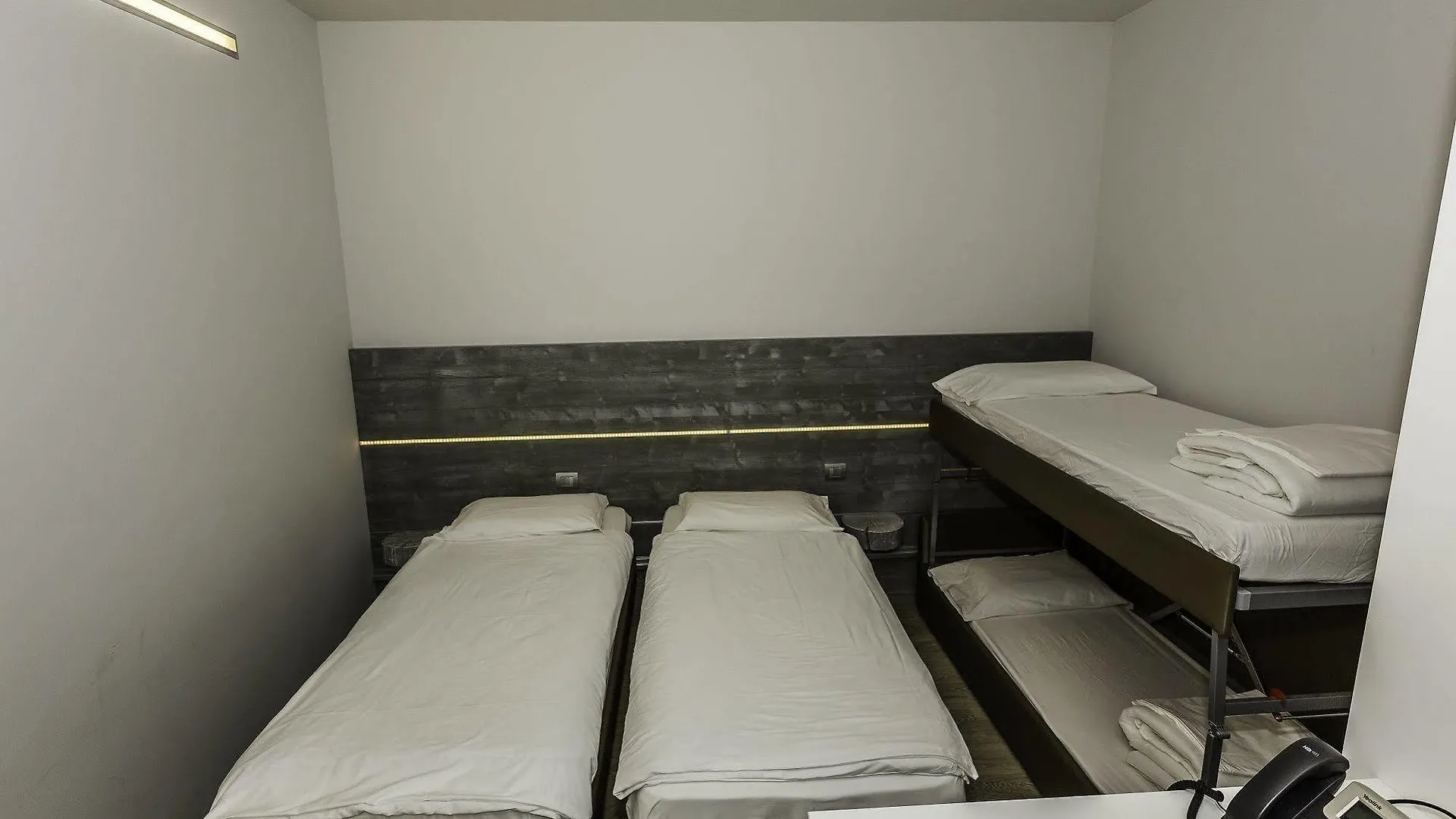 Хостел Campione Univela Rooms & Beds - Private Beach Италия